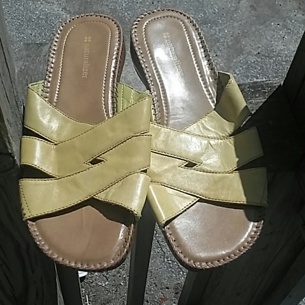 4/20  Naturalizer Sandals